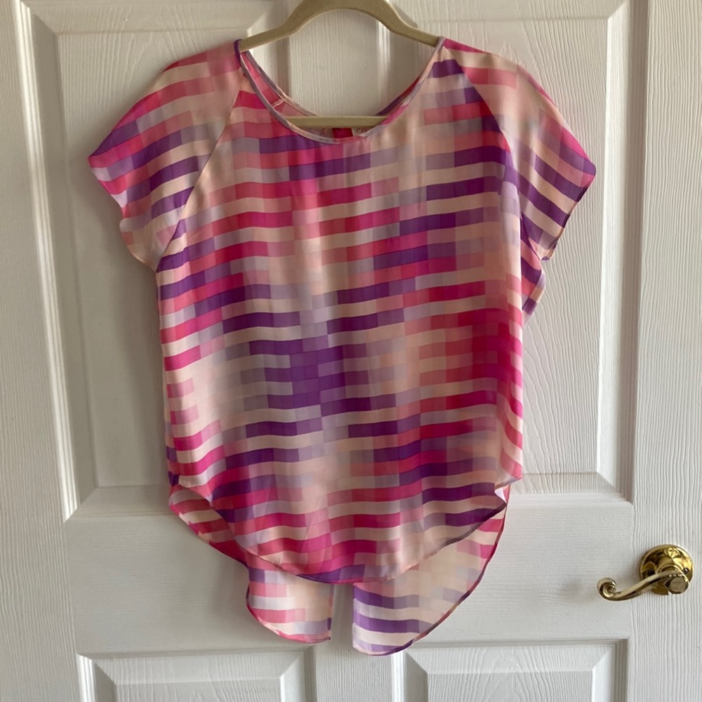 Parker NWOT 100% silk chiffon, geometric patterned blouse. Size S.